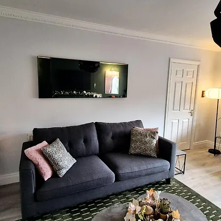 Retreat - Sleeps 6, Garden, Walk To Town 펜션 *