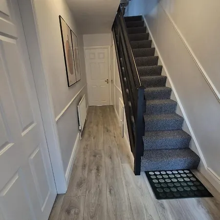 Retreat - Sleeps 6, Garden, Walk To Town *
