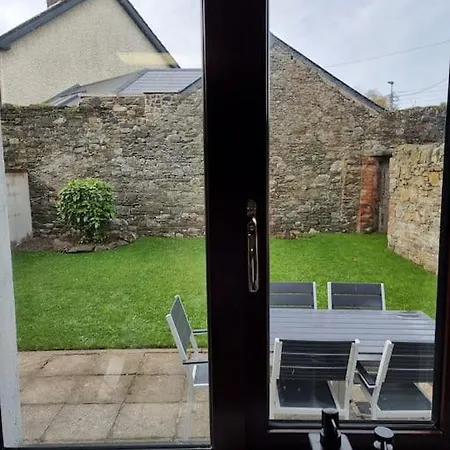 Renovated 3 Bedroom Heritage With Garden In Holiday home