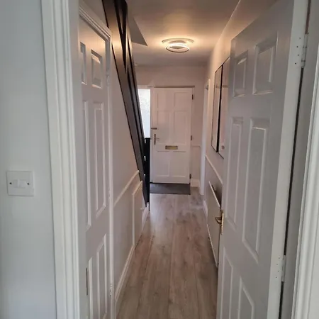 Retreat - Sleeps 6, Garden, Walk To Town 펜션 아르디