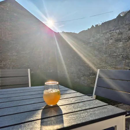 Retreat - Sleeps 6, Garden, Walk To Town * 아르디