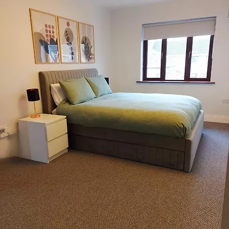 Retreat - Sleeps 6, Garden, Walk To Town *