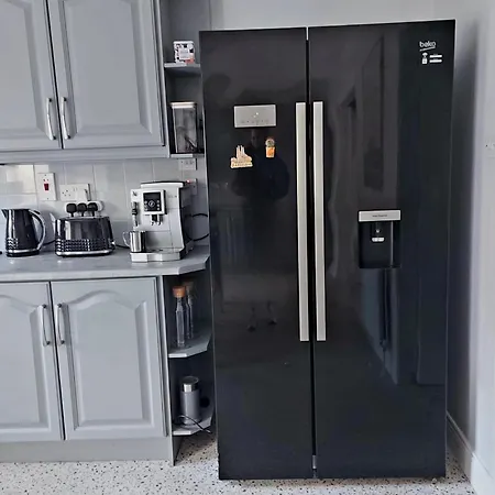 Retreat - Sleeps 6, Garden, Walk To Town 펜션 *