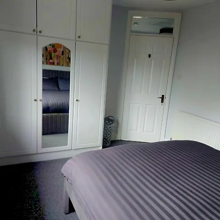 Retreat - Sleeps 6, Garden, Walk To Town *
