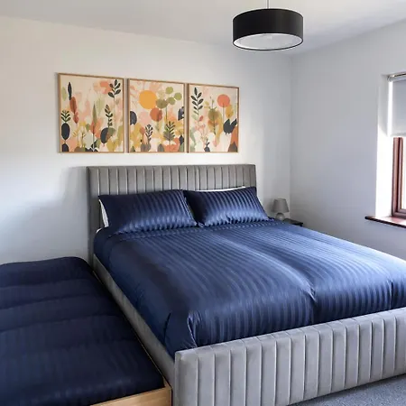 Retreat - Sleeps 6, Garden, Walk To Town