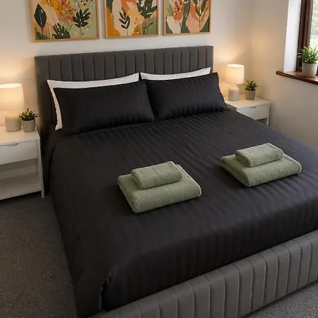 Retreat - Sleeps 6, Garden, Walk To Town *