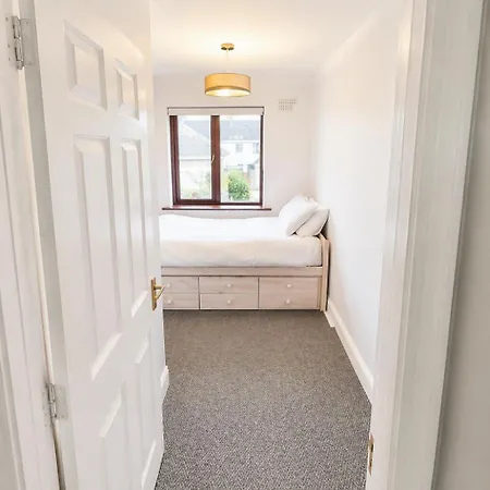Retreat - Sleeps 6, Garden, Walk To Town *