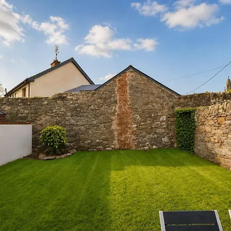 Retreat - Sleeps 6, Garden, Walk To Town *