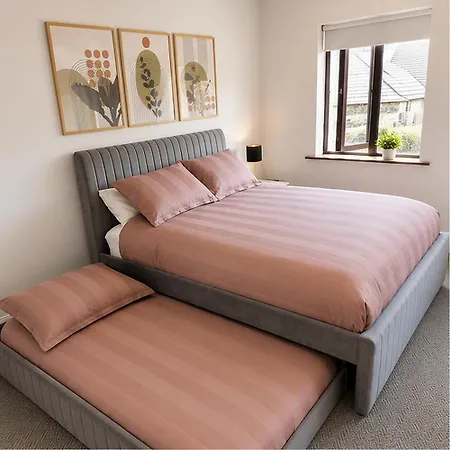 Retreat - Sleeps 6, Garden, Walk To Town