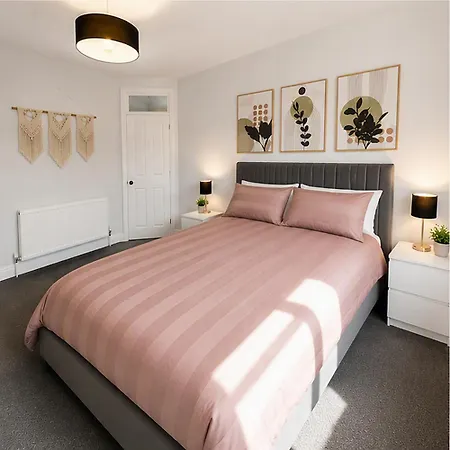 Retreat - Sleeps 6, Garden, Walk To Town 펜션