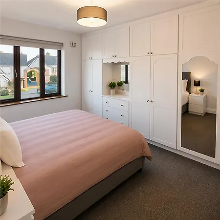 Retreat - Sleeps 6, Garden, Walk To Town *