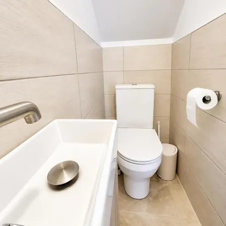 Retreat - Sleeps 6, Group Stays, Garden, Walk To Town Casa vacanze