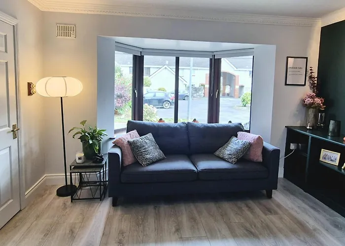 Renovated 3 Bedroom Heritage With Garden In 別荘 アーディー