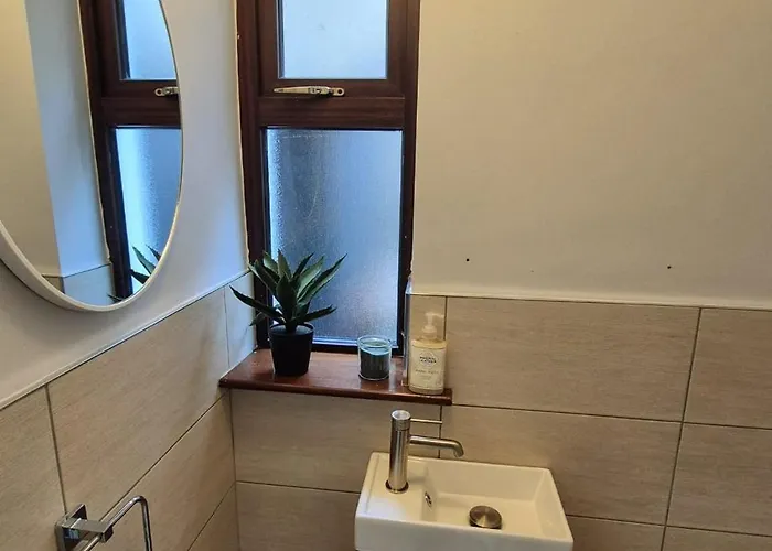 Renovated 3 Bedroom Heritage With Garden In * アーディー