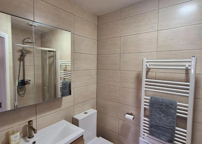 別荘 Renovated 3 Bedroom Heritage With Garden In アーディー