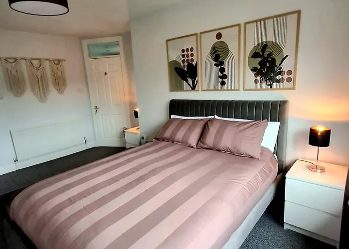 Renovated 3 Bedroom Heritage With Garden In